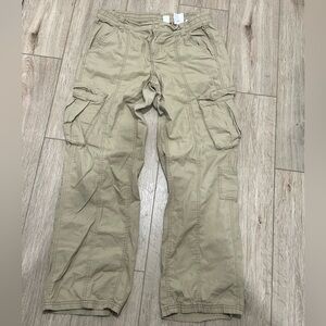 Mid rise Khaki cargo pants
